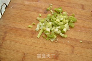 【小炒玫瑰咸菜】的做法步骤：2