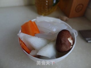 冬瓜粉皮肉丸汤的做法步骤：1