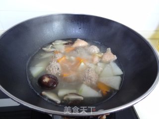 冬瓜粉皮肉丸汤的做法步骤：4