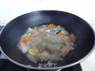 冬瓜粉皮肉丸汤的做法步骤：5
