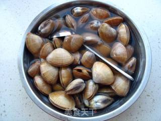 【原汁黄蚬子】贝类海鲜去沙妙招！的做法步骤：1