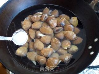 【原汁黄蚬子】贝类海鲜去沙妙招！的做法步骤：2
