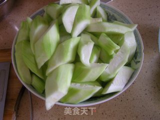 鱼香丝瓜的做法步骤：1