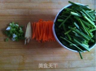 韭菜苔炒虾仁的做法步骤：2