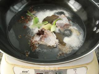 【味蕾的触动】回锅肉的做法步骤：2
