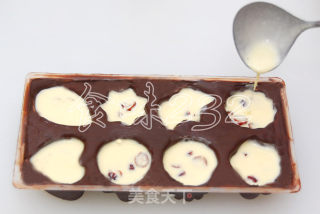 蔓越莓巧克力月饼的做法步骤：15