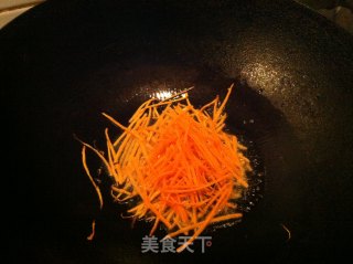 胡萝卜鸡蛋豆腐汤的做法步骤：2