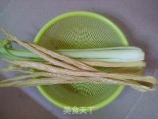 凉拌西芹腐竹的做法步骤：3