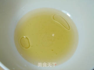 【广式白莲蓉蛋黄月饼】的做法步骤：1