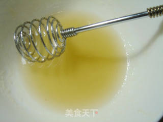 【广式白莲蓉蛋黄月饼】的做法步骤：2