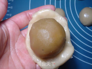 【广式白莲蓉蛋黄月饼】的做法步骤：10