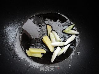 红酒烧鸡翅的做法步骤：3
