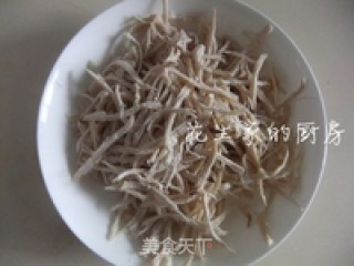 麻辣鸡丝的做法步骤：1