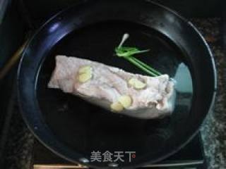 三个步骤轻松做出诱人的美味----【无油红烧肉】的做法步骤：4
