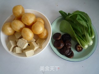 香菇面筋烧冻豆腐的做法步骤：1