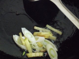 香菇面筋烧冻豆腐的做法步骤：4