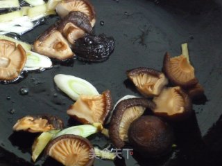 香菇面筋烧冻豆腐的做法步骤：5