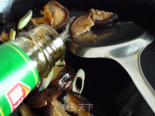 香菇面筋烧冻豆腐的做法步骤：6