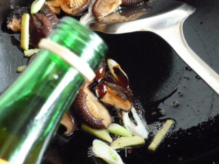 香菇面筋烧冻豆腐的做法步骤：7