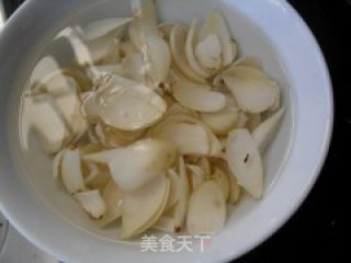 西芹百合的做法步骤：1