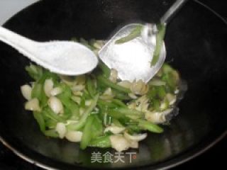 西芹百合的做法步骤：6