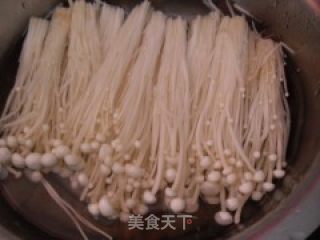 瘦肉金针菇卷的做法步骤：1