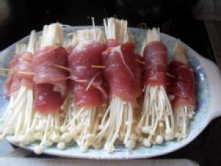 瘦肉金针菇卷的做法步骤：4