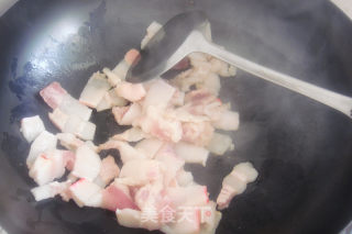蒜苗胡萝卜炒肉---简单大众菜的做法步骤：4