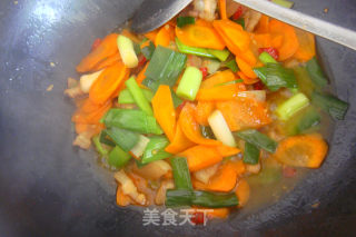 蒜苗胡萝卜炒肉---简单大众菜的做法步骤：9
