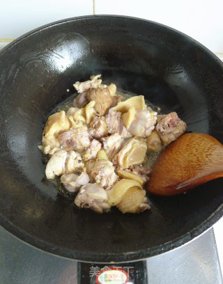 香菇炖鸡的做法步骤：4