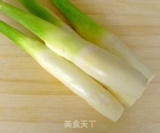茭白香肠的做法步骤：1
