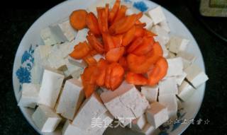 青椒炒豆腐的做法步骤：1