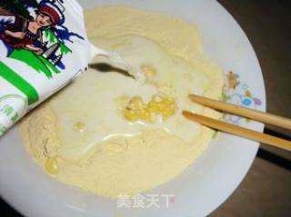 6分钟的健康早餐——微波炉玉米糕的做法步骤：2