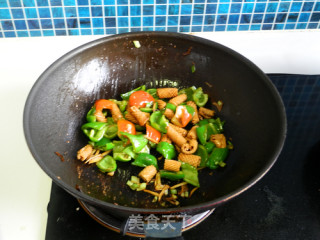 菜椒鱿鱼干的做法步骤：10
