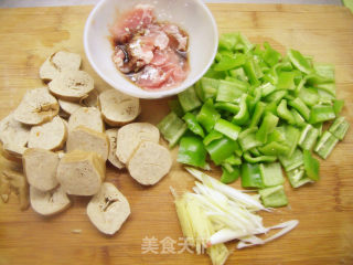 肉炒尖椒素鸡的做法步骤：2