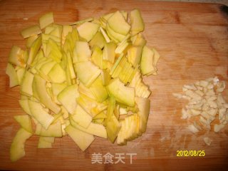时令尝鲜菜----------炒倭瓜的做法步骤：2