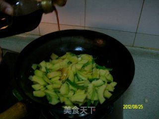 时令尝鲜菜----------炒倭瓜的做法步骤：4