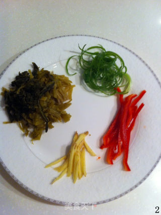 蒸出来的美容菜——【雪菜蒸三文鱼】的做法步骤：2