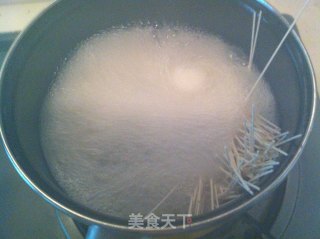 鸡汤龙须面--快捷营养早餐（二）的做法步骤：1