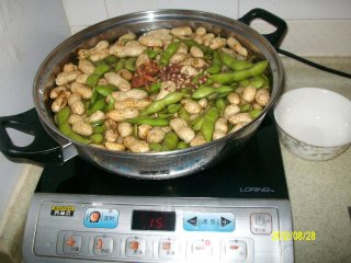 花生煮毛豆豆的做法步骤：5