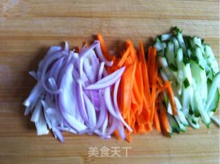 今日早饭--酱油炒面的做法步骤：1