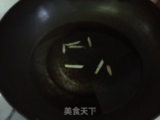 超级简单清爽无油烟的丝瓜蛏子汤的做法步骤：3