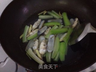 超级简单清爽无油烟的丝瓜蛏子汤的做法步骤：6