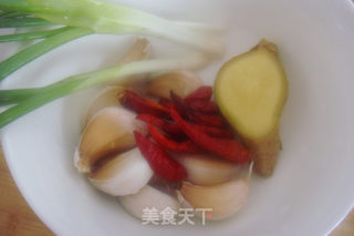 小锅鱼头豆腐---小妞家庭版的做法步骤：2