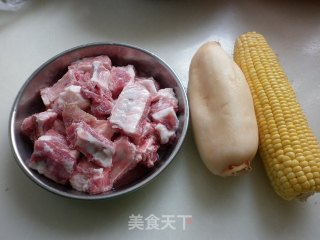 一道缓解压力的家常汤-----莲藕炖排骨的做法步骤：1