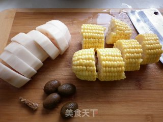 一道缓解压力的家常汤-----莲藕炖排骨的做法步骤：2