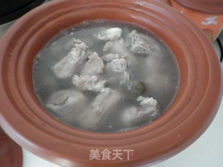 一道缓解压力的家常汤-----莲藕炖排骨的做法步骤：7