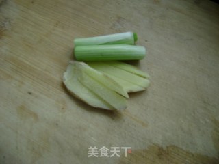 简单却不减味--鲅鱼豆腐汤的做法步骤：3