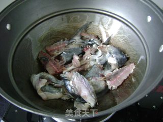 简单却不减味--鲅鱼豆腐汤的做法步骤：4