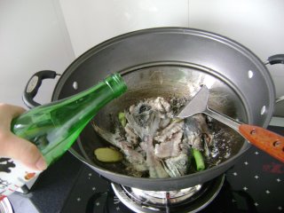 简单却不减味--鲅鱼豆腐汤的做法步骤：6